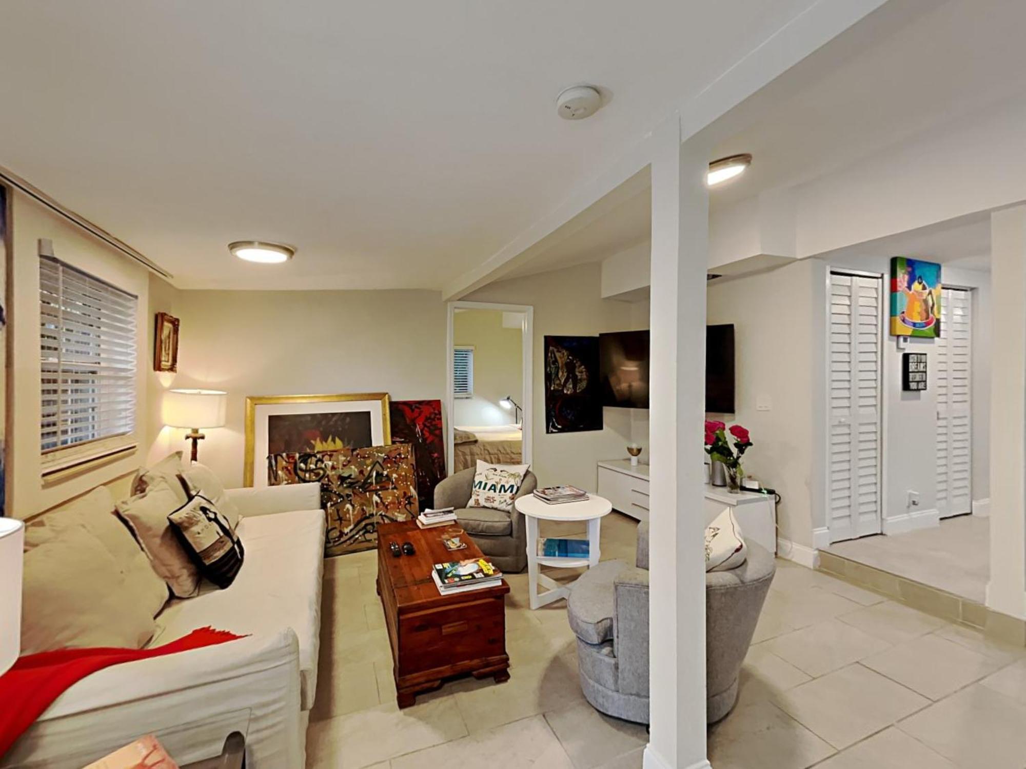 Private Rooms At Miami Centrally Located With Free Parking Exterior photo