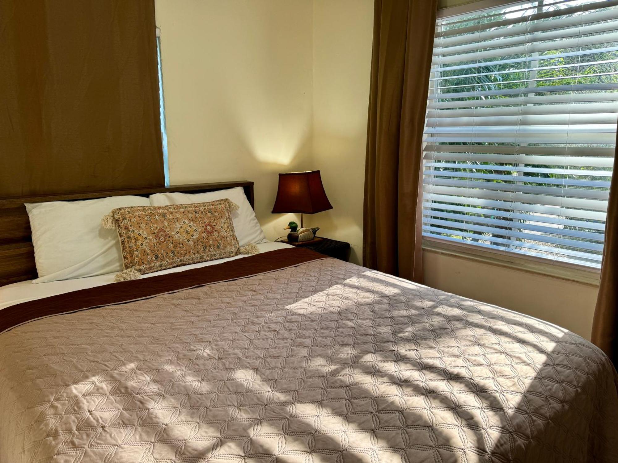 Private Rooms At Miami Centrally Located With Free Parking Exterior photo