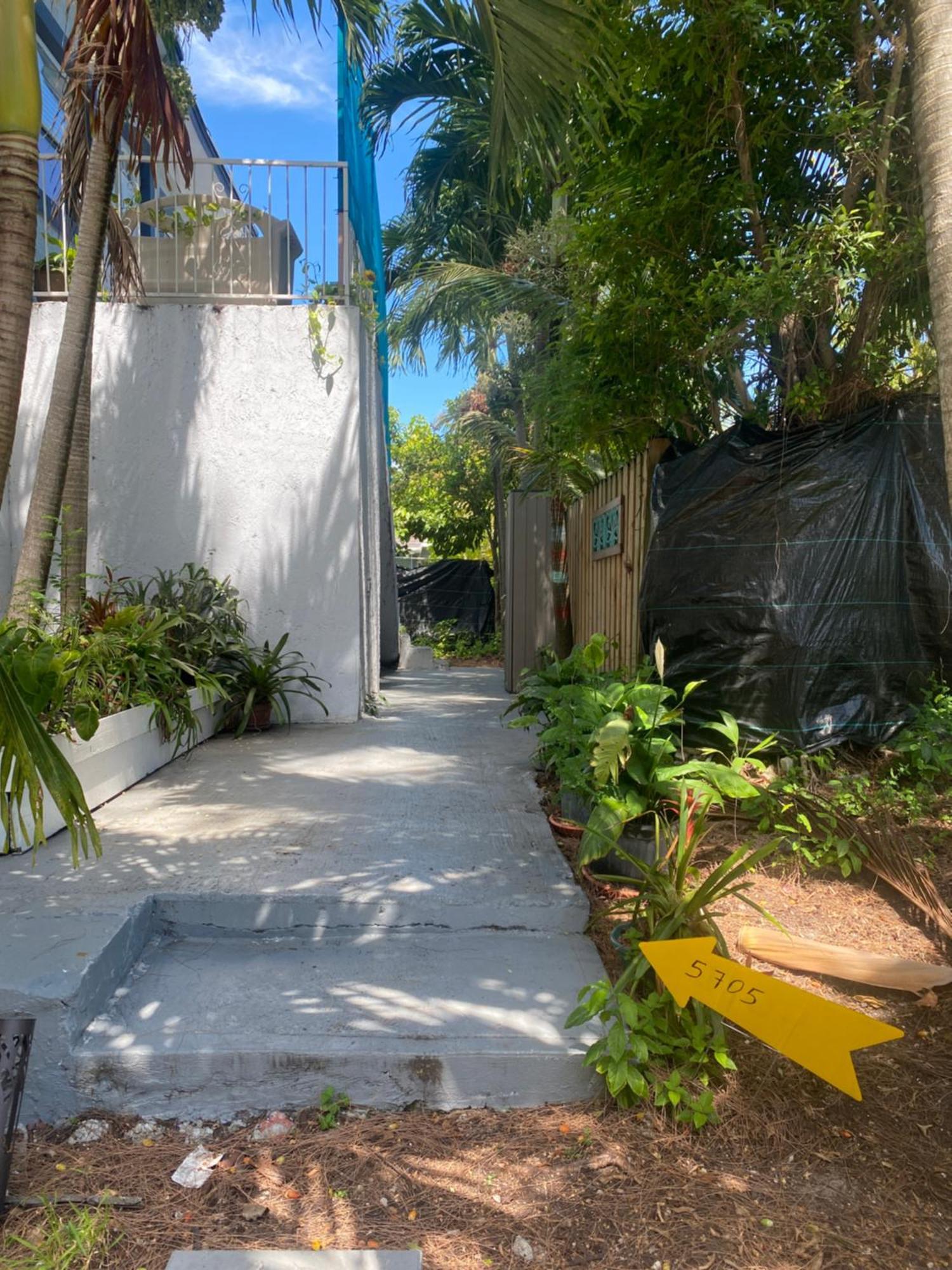 Private Rooms At Miami Centrally Located With Free Parking Exterior photo