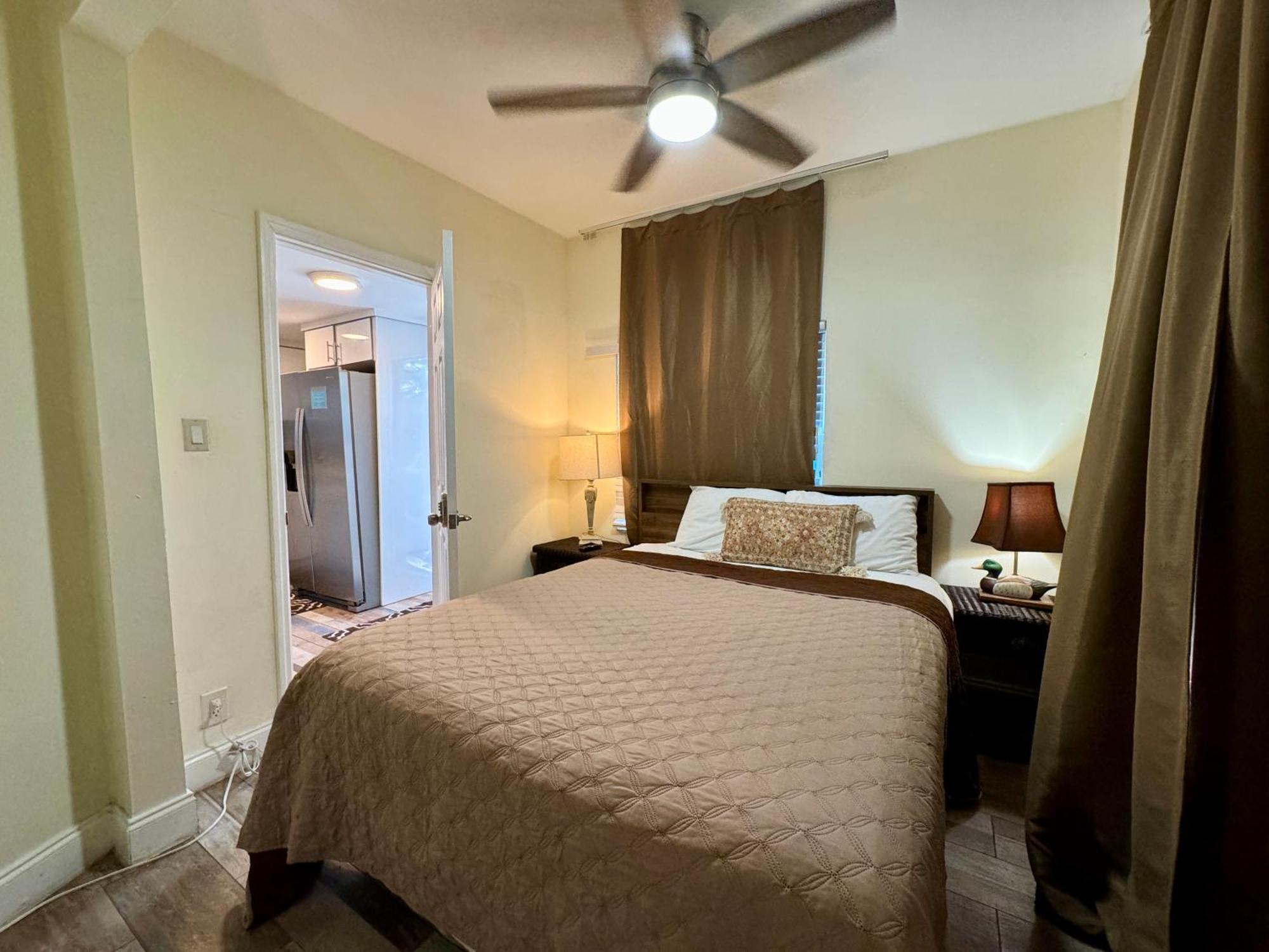 Private Rooms At Miami Centrally Located With Free Parking Exterior photo