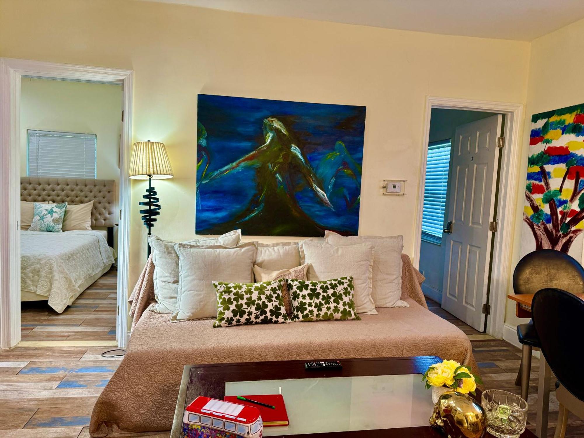 Private Rooms At Miami Centrally Located With Free Parking Exterior photo